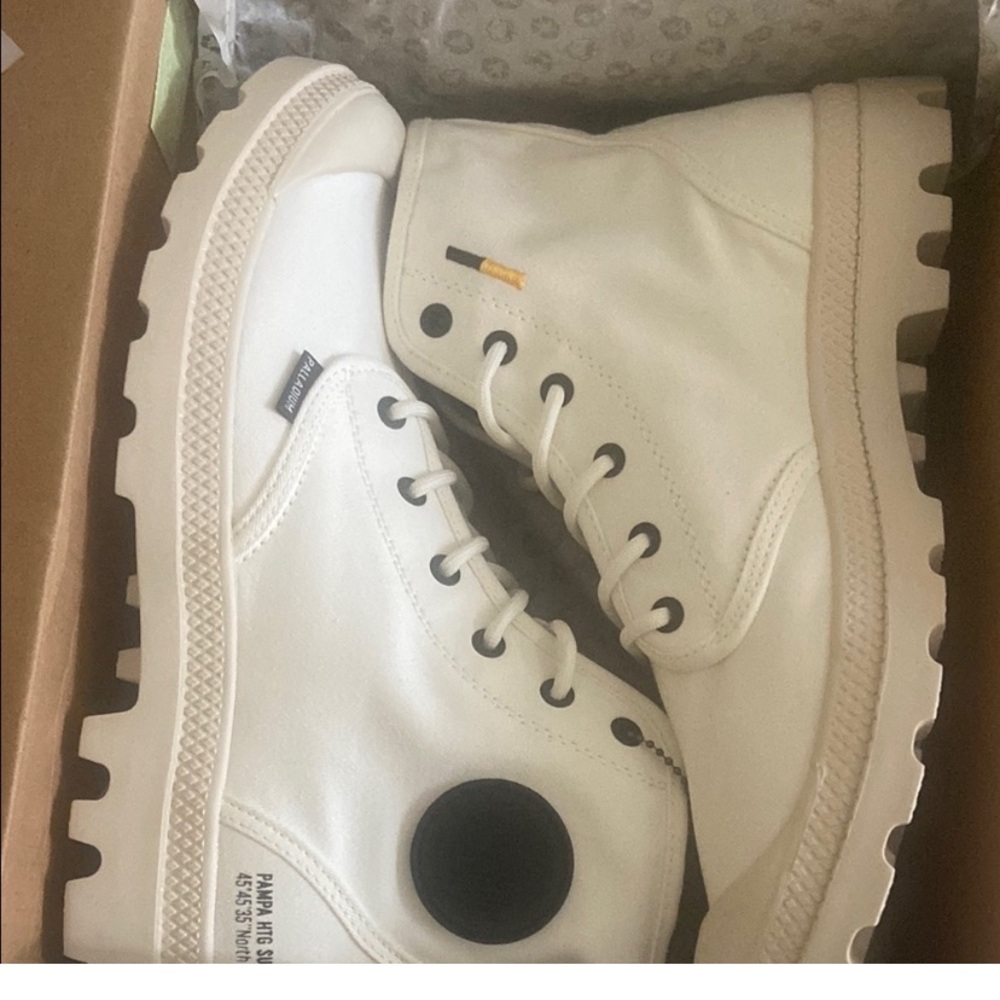 Unisex Palladium Pampa Hi Boots in Off-White